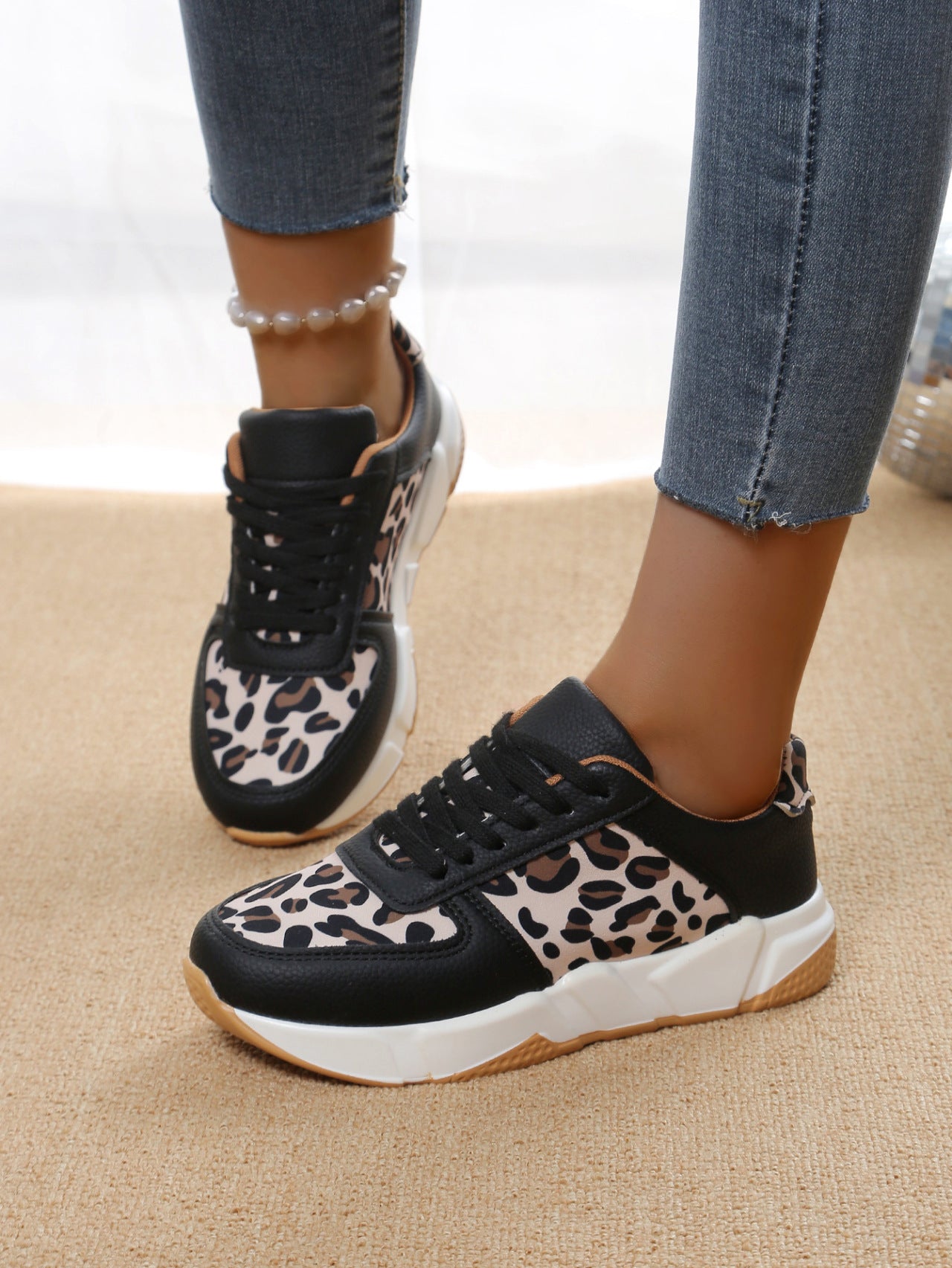 Zapatos deportivos casuales con cordones planos informales con estampado de leopardo