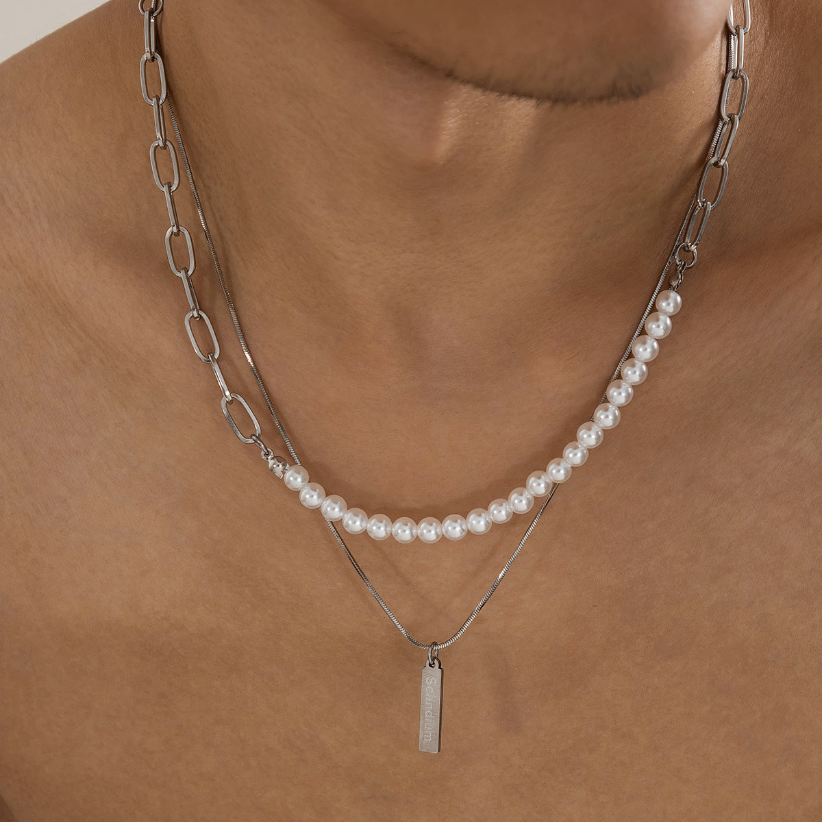 Collar de perlas con etiqueta de acero y titanio para hombre