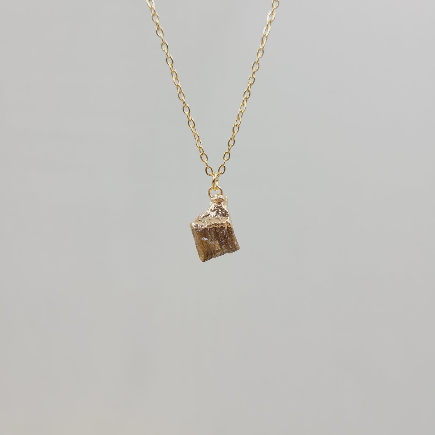 Collier avec pendentif en pierre de cristal naturel irrégulier, chaîne en acier inoxydable en métal