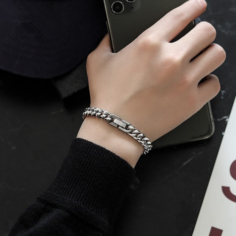 Collier en acier titane résistant à la lumière avec chaîne à maillons cubains