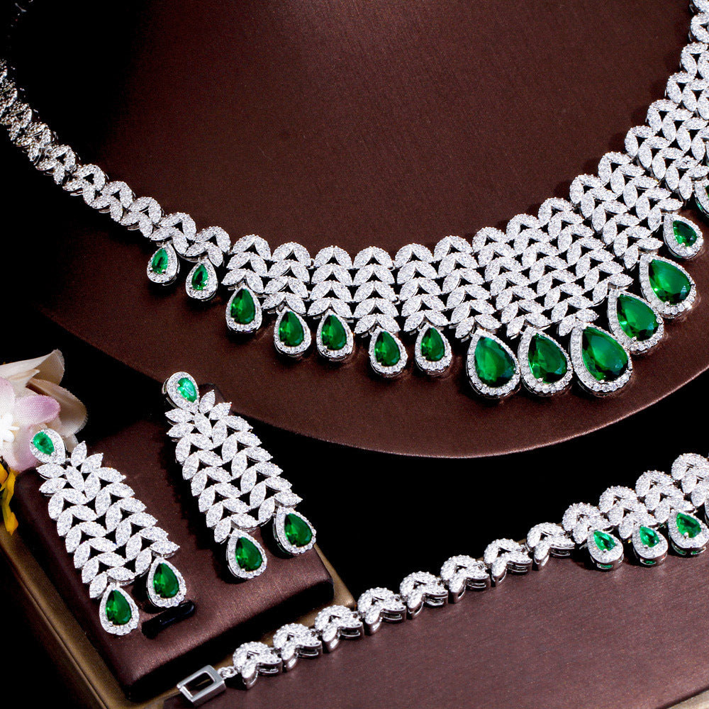 Ensemble de bagues, colliers, boucles d'oreilles, bracelets