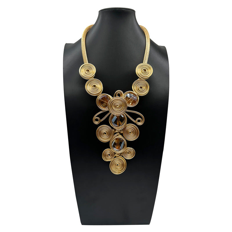 Collier tissé en fil d'aluminium et cristal à la mode