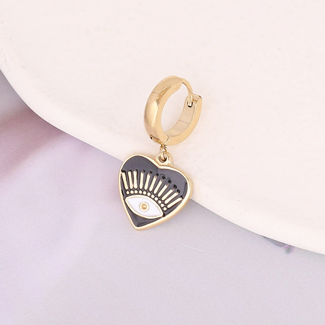 Boucles d'oreilles dégoulinantes personnalisées à la mode, nouvelle femme avec des yeux de cœur