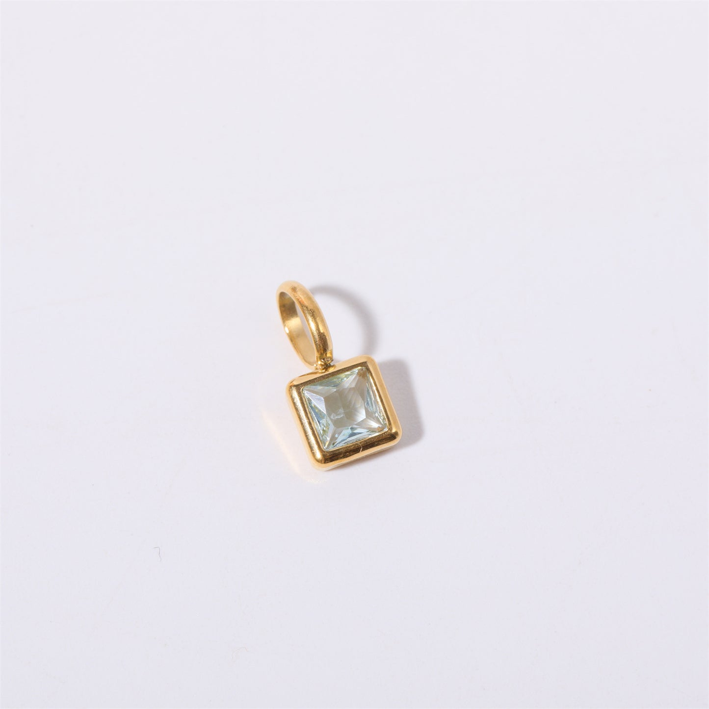 Pendentif carré avec douze pierres de naissance féminines