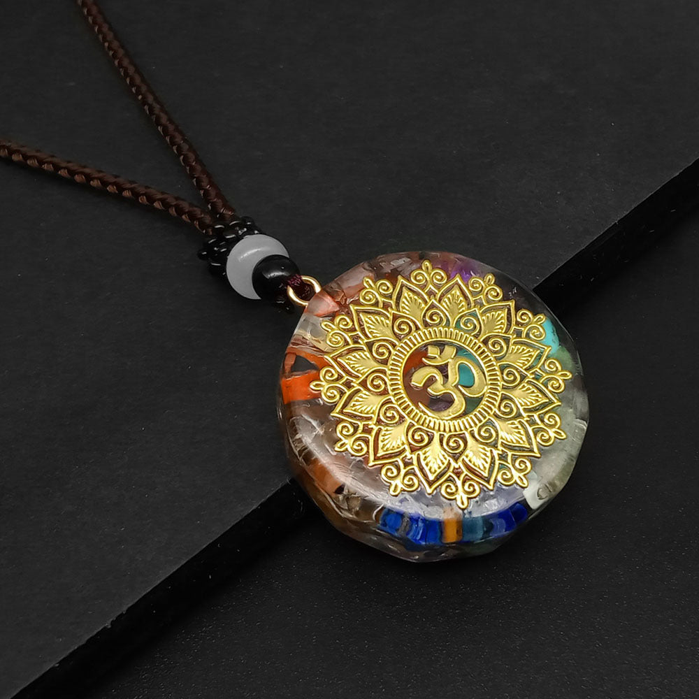 Venta caliente transfronteriza collar de grava colorido colgante de cristal Natural ornamento de forma geométrica multilateral al por mayor