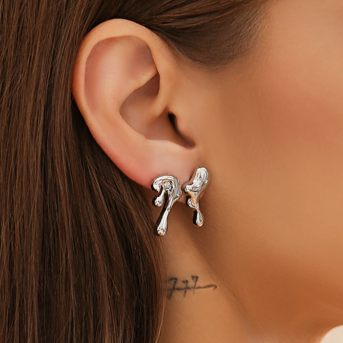 Women's Design Lava Geometric Liquid Stud Earrings