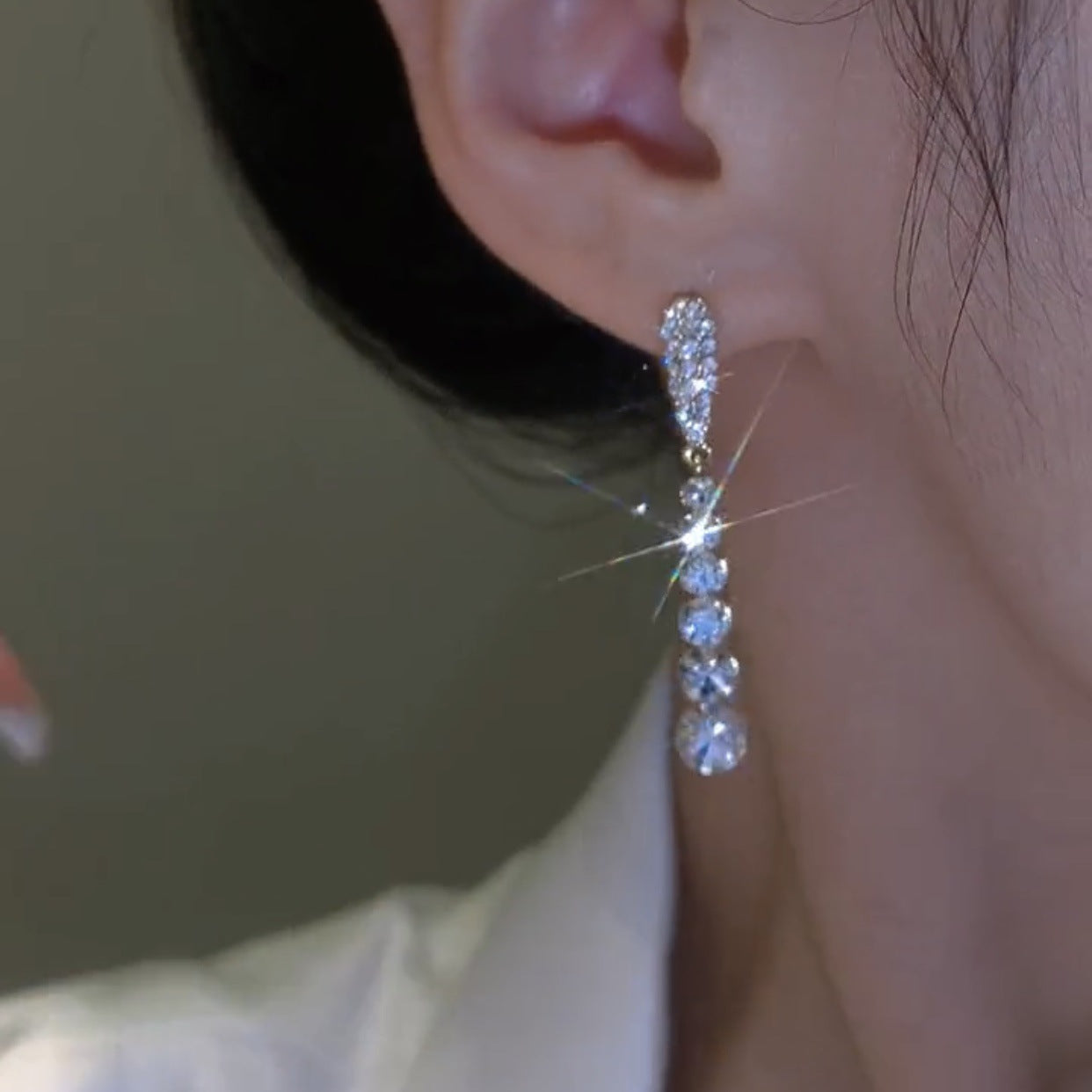 Boucles d'oreilles à pampilles longues en strass de haute qualité avec aiguille en argent sterling