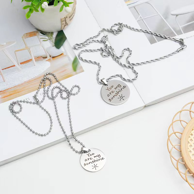 Collier cadeau de Festival de Noël avec lettrage rond en acier inoxydable