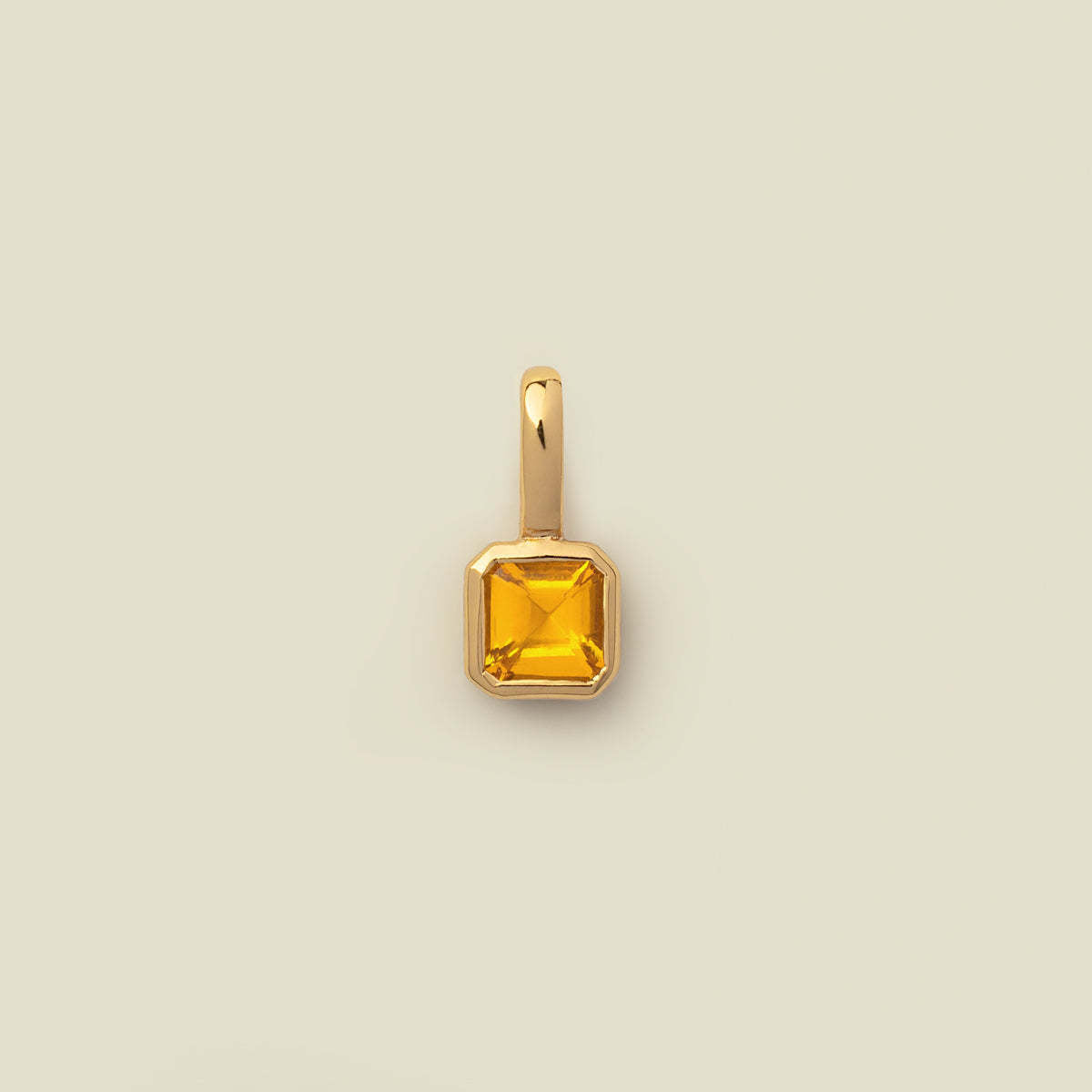Pendentif carré avec douze pierres de naissance féminines