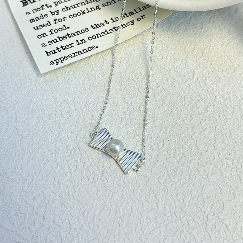 Chaîne de clavicule à nœud papillon de style Preppy minimaliste