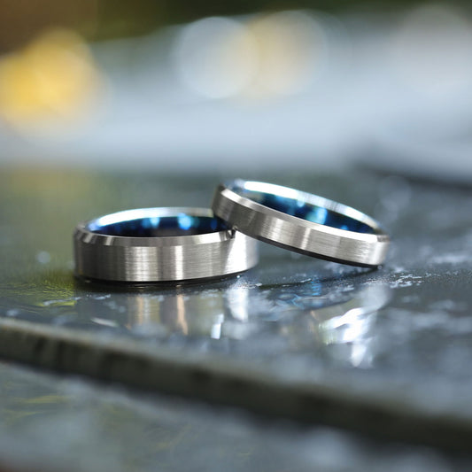 Anillo de tungsteno plateado informal a la moda para hombres y mujeres