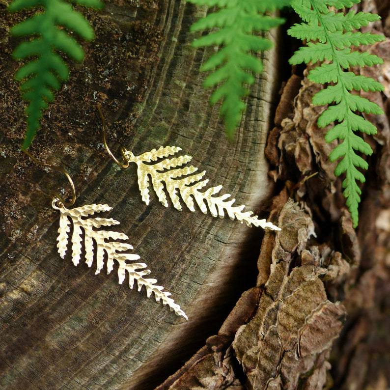 Boucle d'oreille bohème simple à pampilles en forme de feuille d'or pour femmes