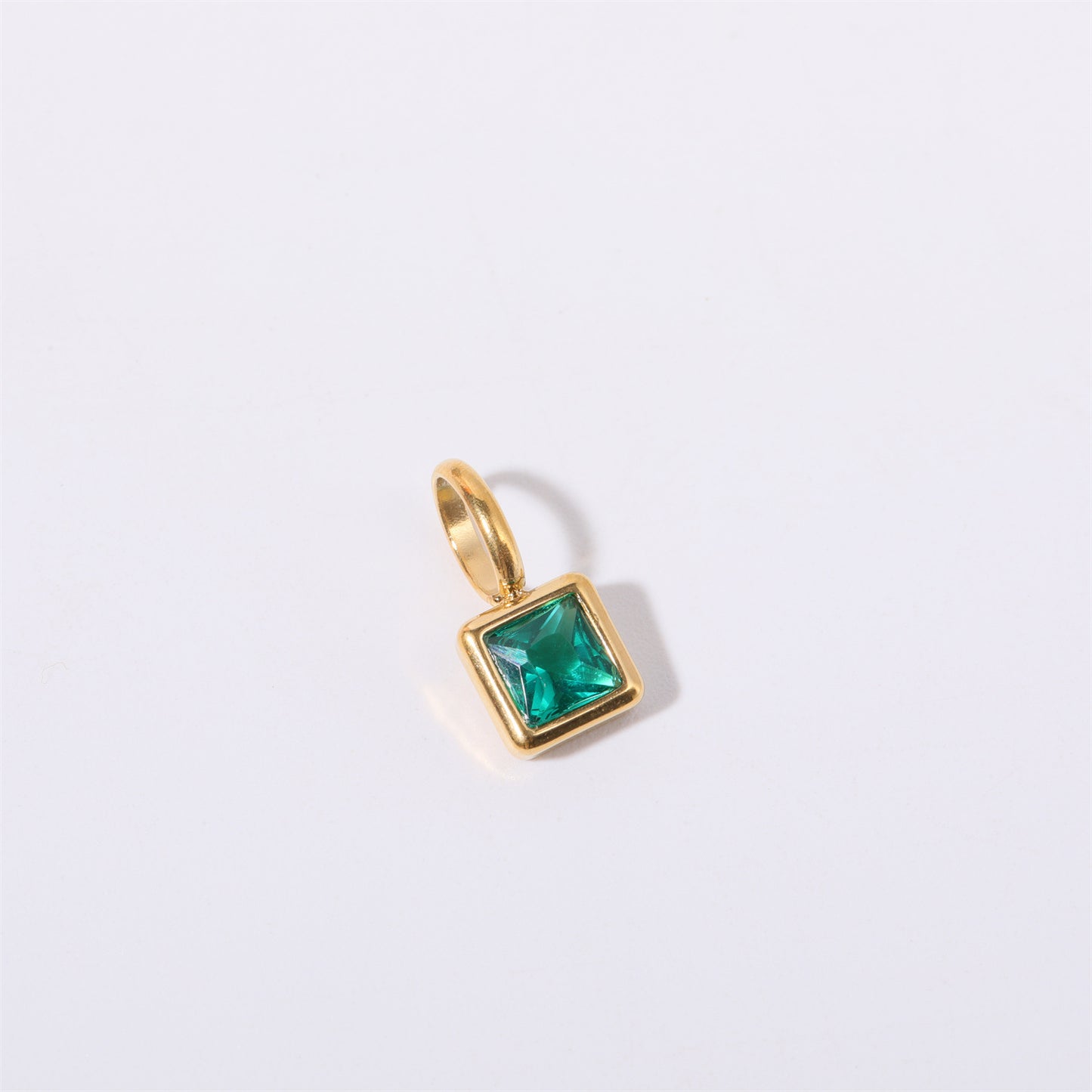 Pendentif carré avec douze pierres de naissance féminines