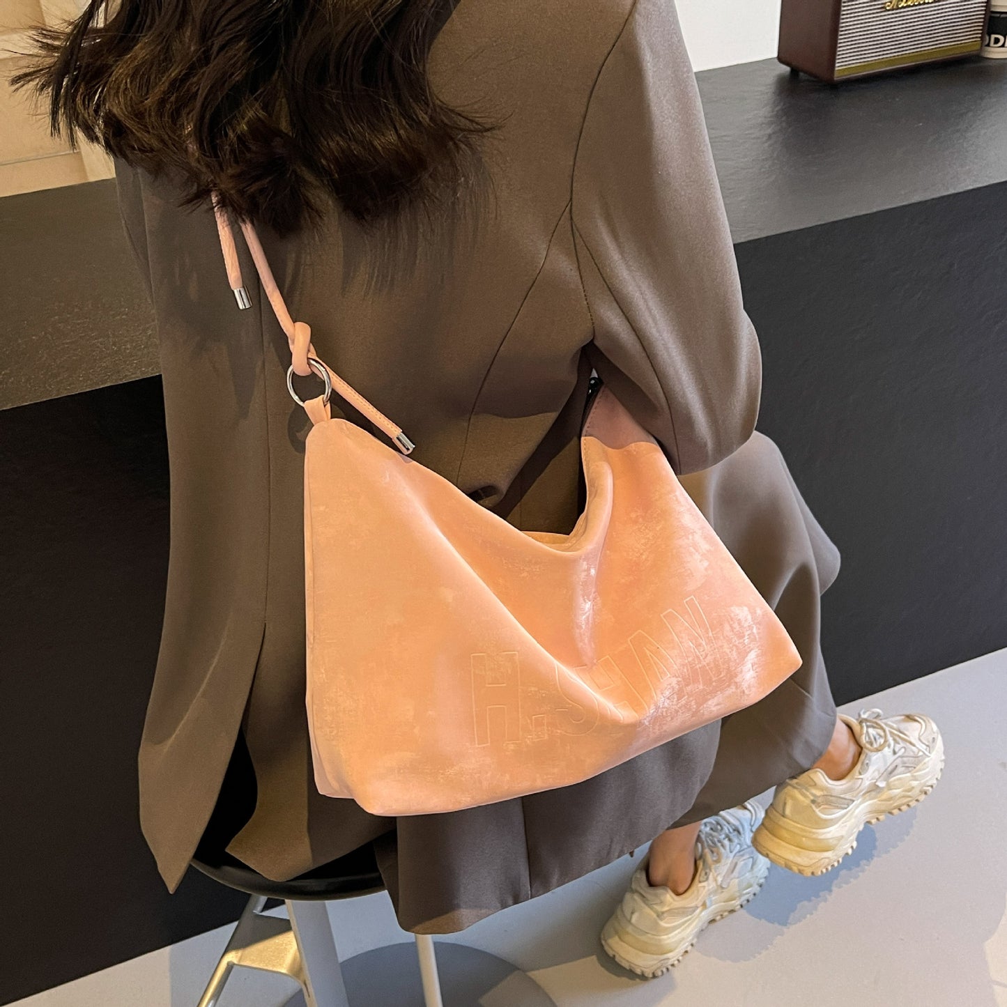 Bolso tipo cubo de gran capacidad cruzado de otoño e invierno moda todo fósforo alto sentido