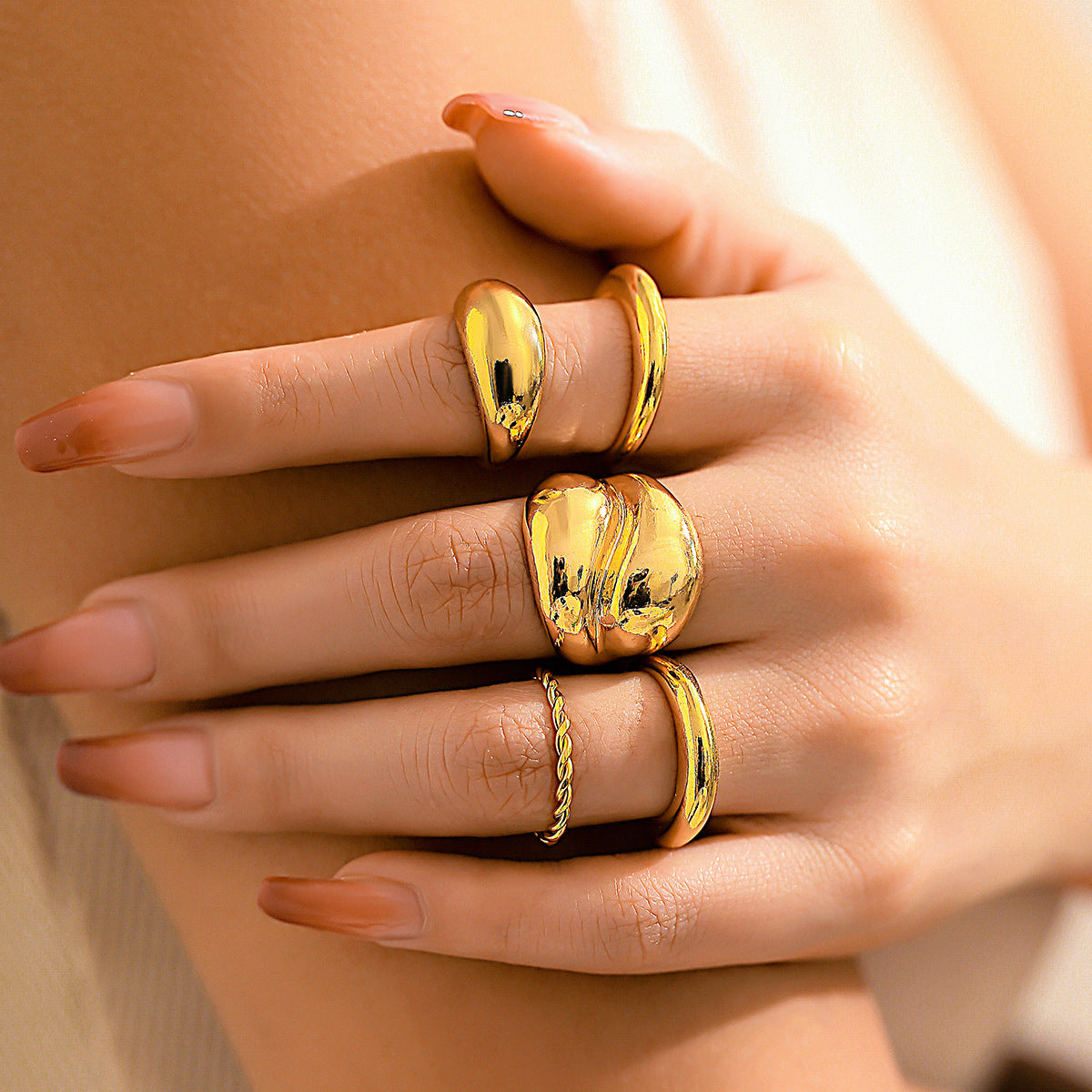 Bague goutte d'eau brillante géométrique au design tendance