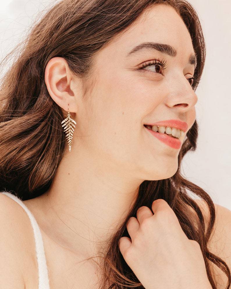 Boucle d'oreille bohème simple à pampilles en forme de feuille d'or pour femmes