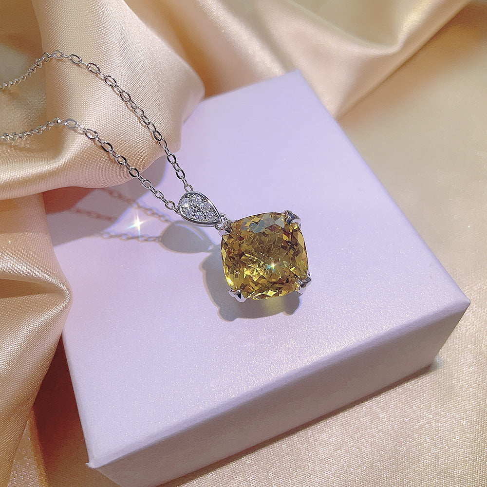 Pendentif aigue-marine et topaze, costume de diamant jaune