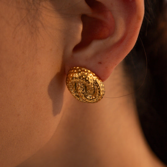 Boucles d'oreilles à motif de marteau en spirale en acier titane