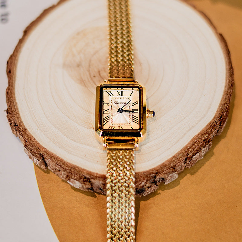 Montre rectangulaire mi-ancienne avec ceinture en maille Milan