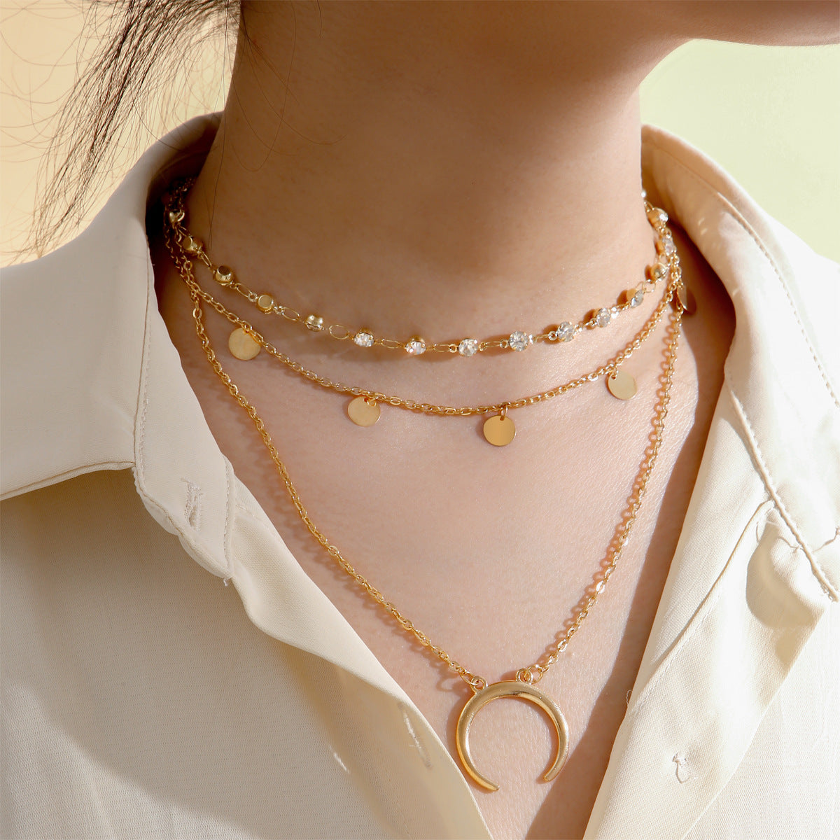 Collier multicouche européen et américain à petites tranches rondes avec pampilles et lune