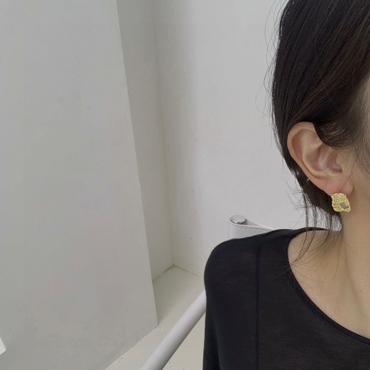 Petites boucles d'oreilles carrées à la mode pour femmes