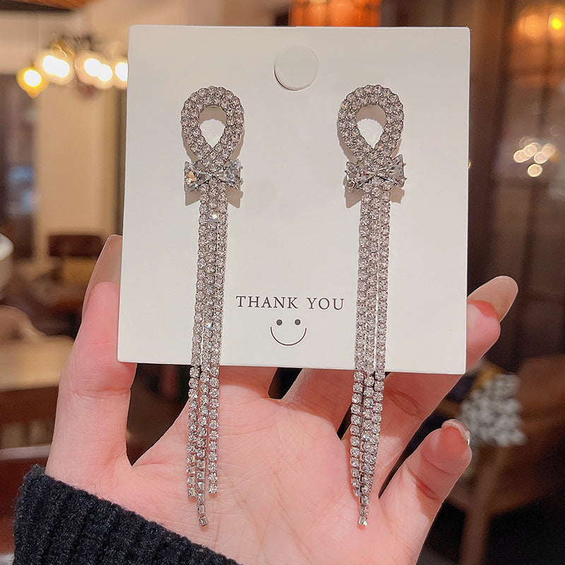 Boucles d'oreilles en zircon à longues franges et aiguille en argent