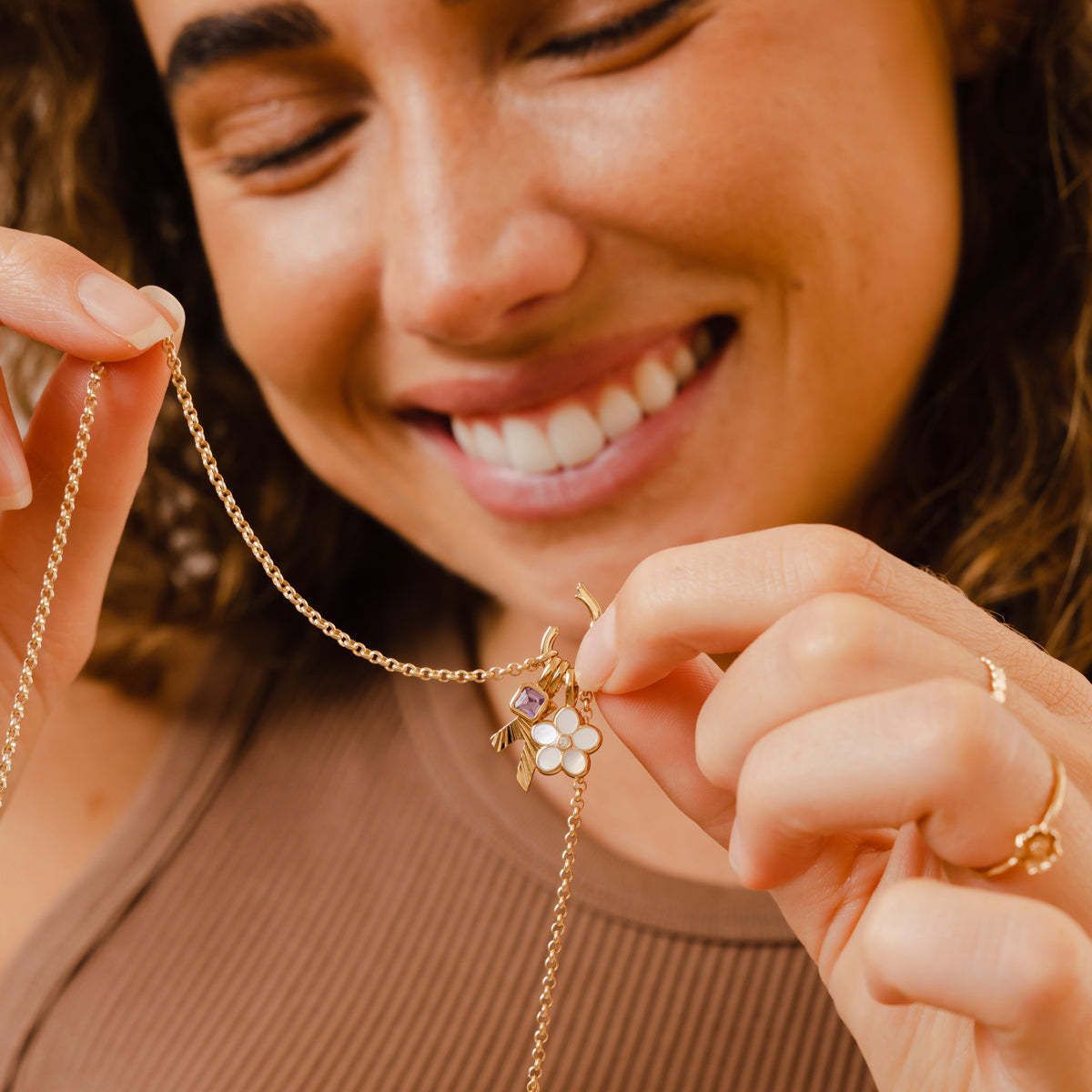 Pendentif carré avec douze pierres de naissance féminines