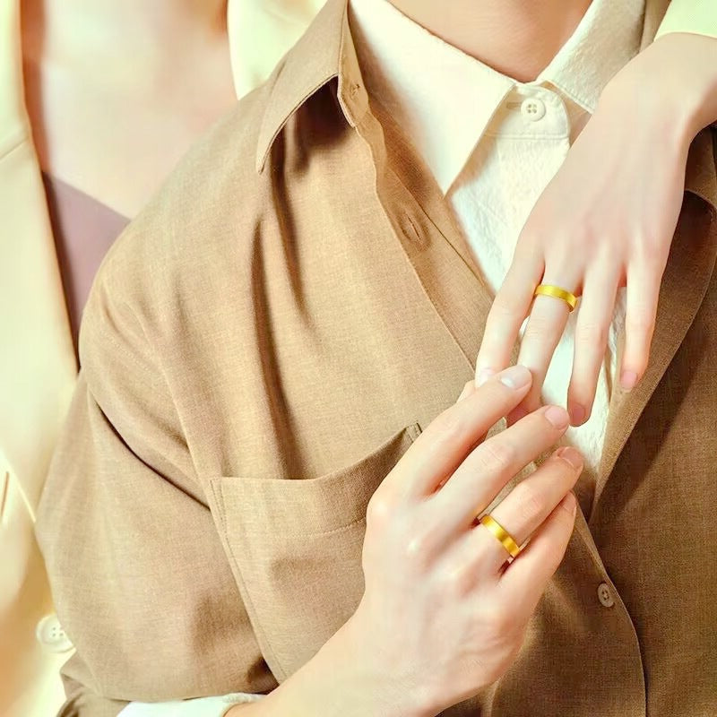 Bague en acier titane givré et mat simple à la mode