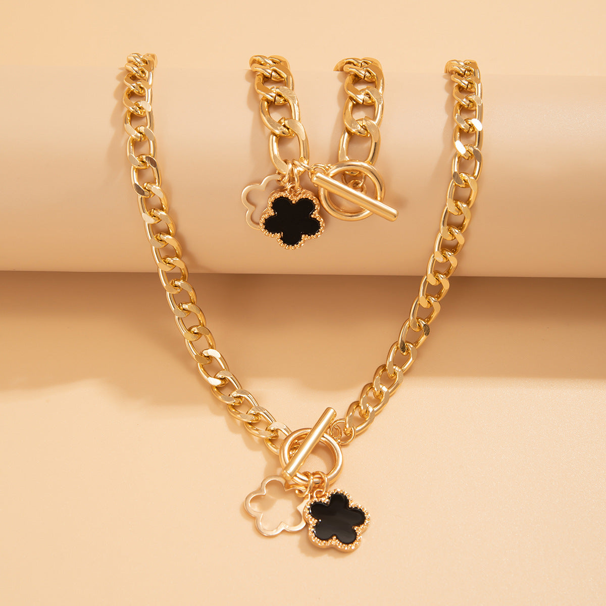 Collier de perles de fleurs à cinq pétales, conception d'intérêt particulier
