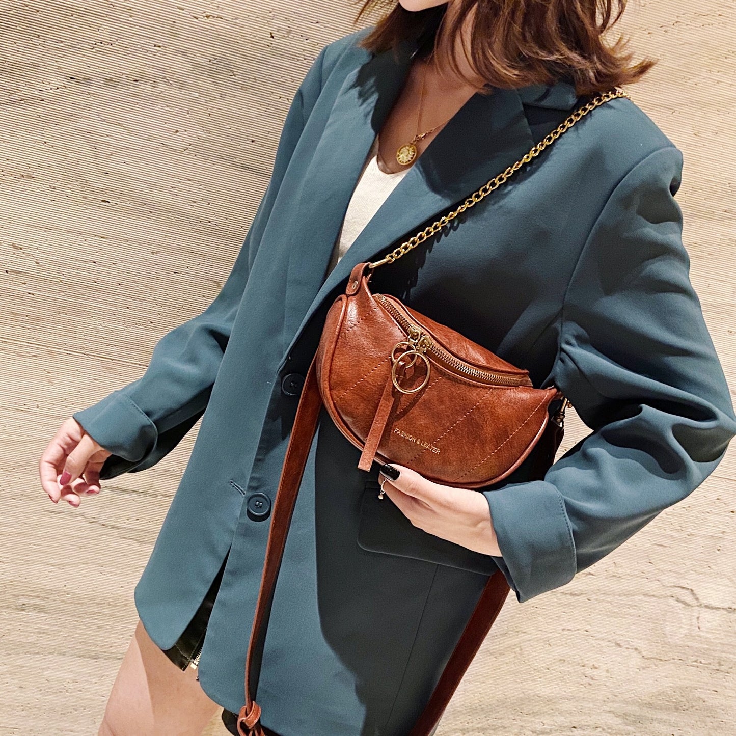 Sac de poitrine rétro léger et assorti à la mode pour femmes