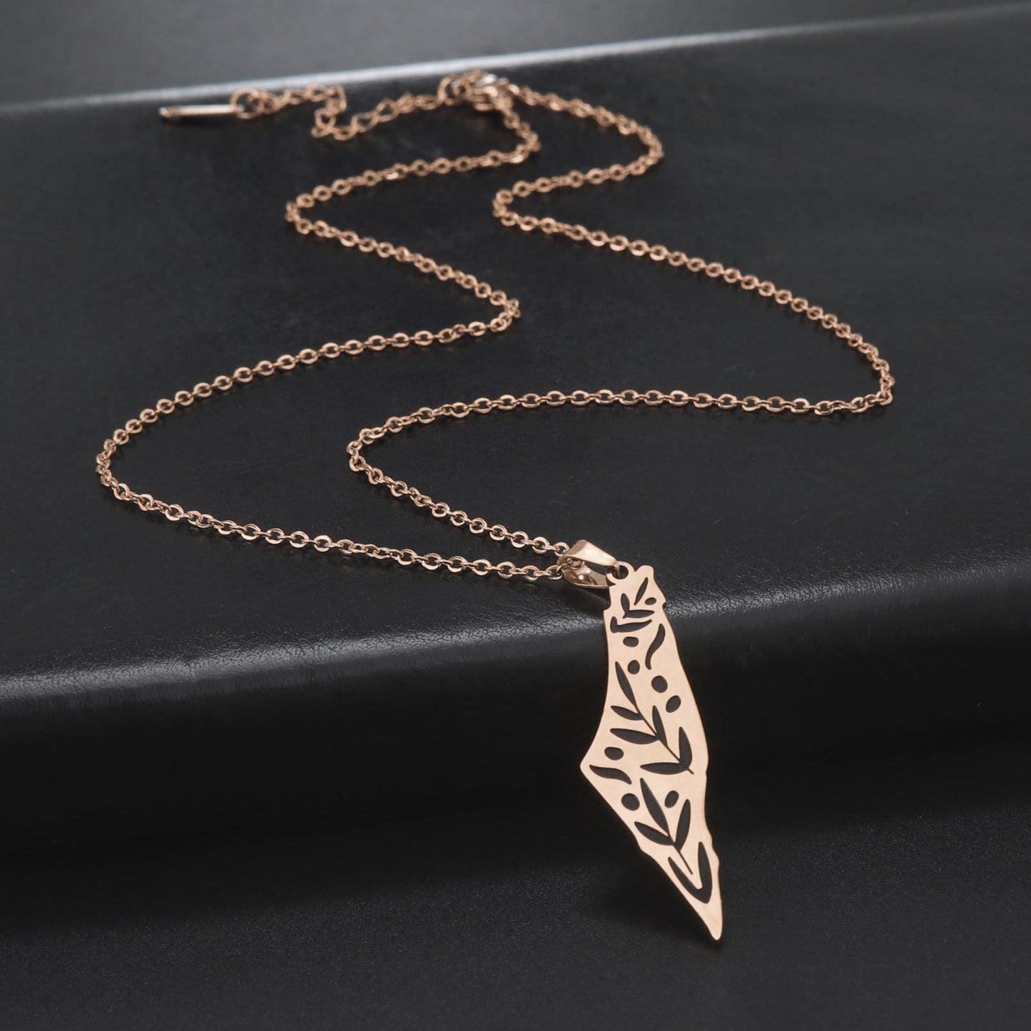 Collier en acier inoxydable avec pendentif à motif végétal poli Double face, ternissement par Corrosion