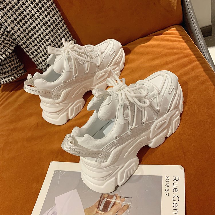 Chaussures de sport décontractées à la mode augmentant la hauteur