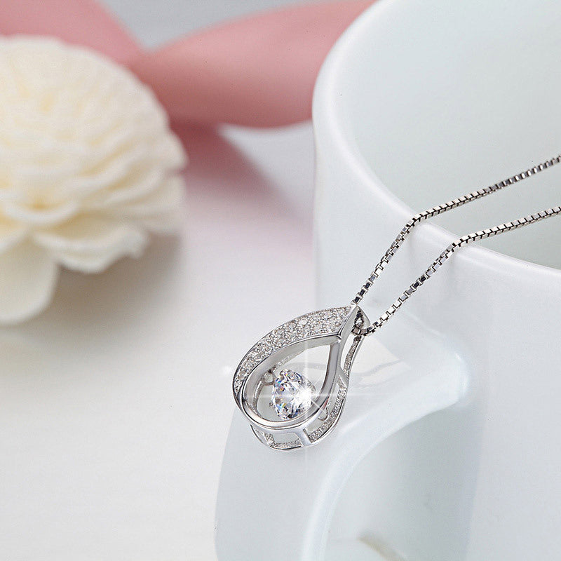 Collier suspendu intelligent en argent sterling avec micro incrusté de cœur battant