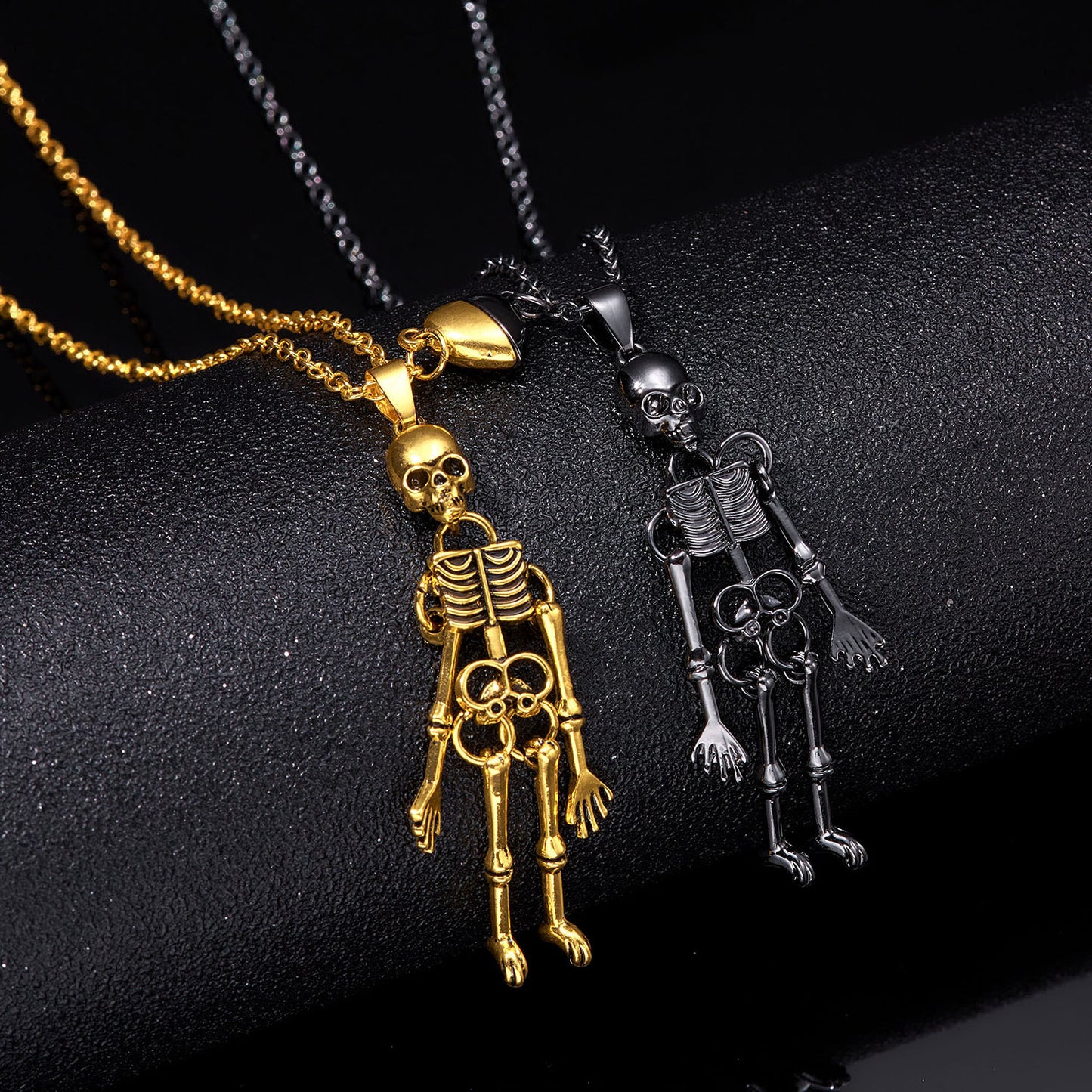 Collier fantôme crâne vintage main dans la main