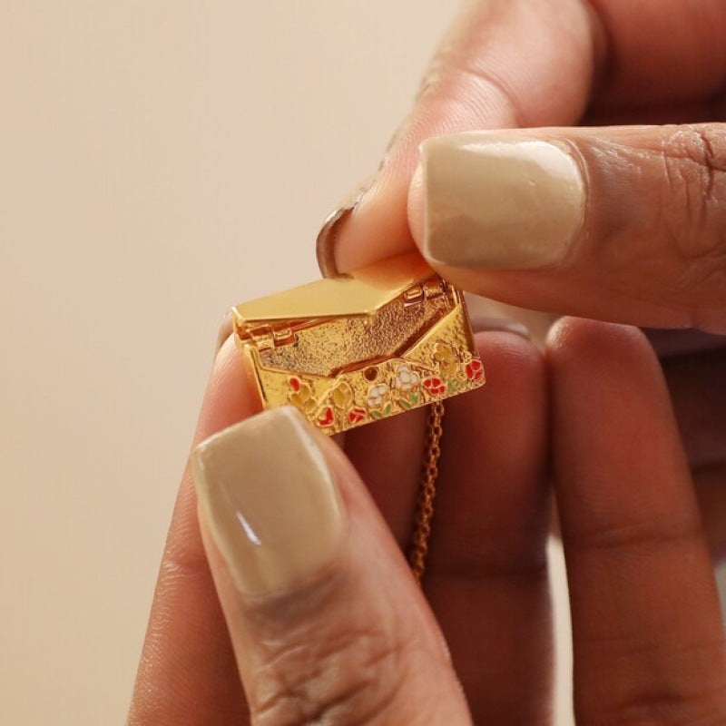 Ornement de collier pendentif petite boîte