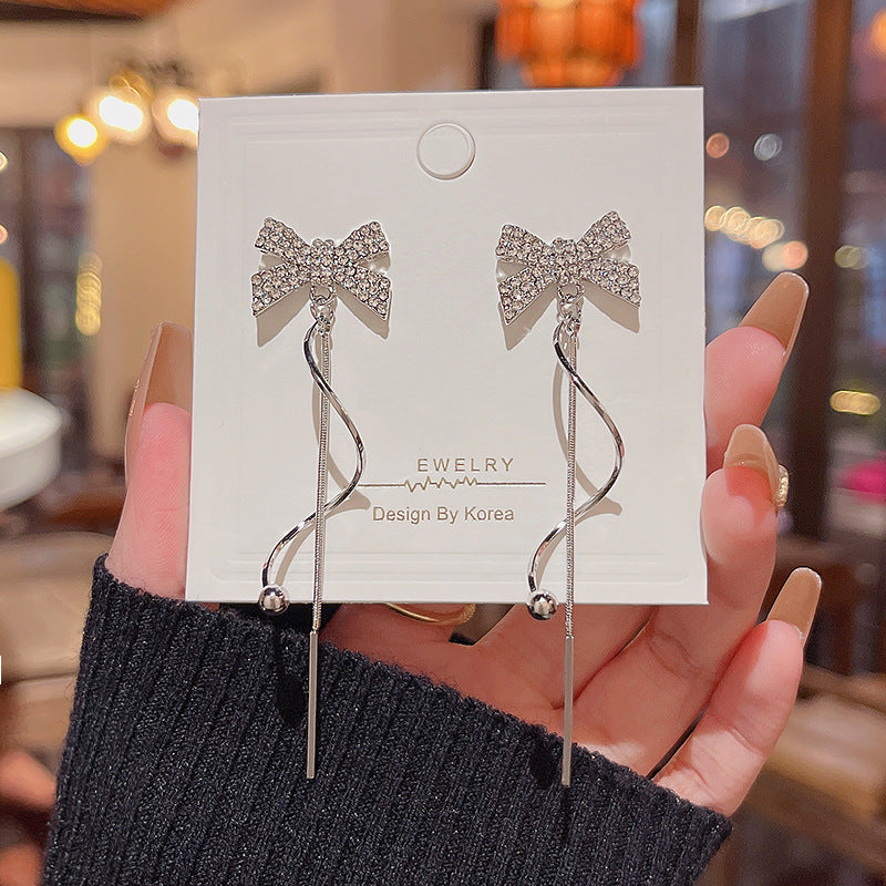 Boucles d'oreilles en zircon à longues franges et aiguille en argent
