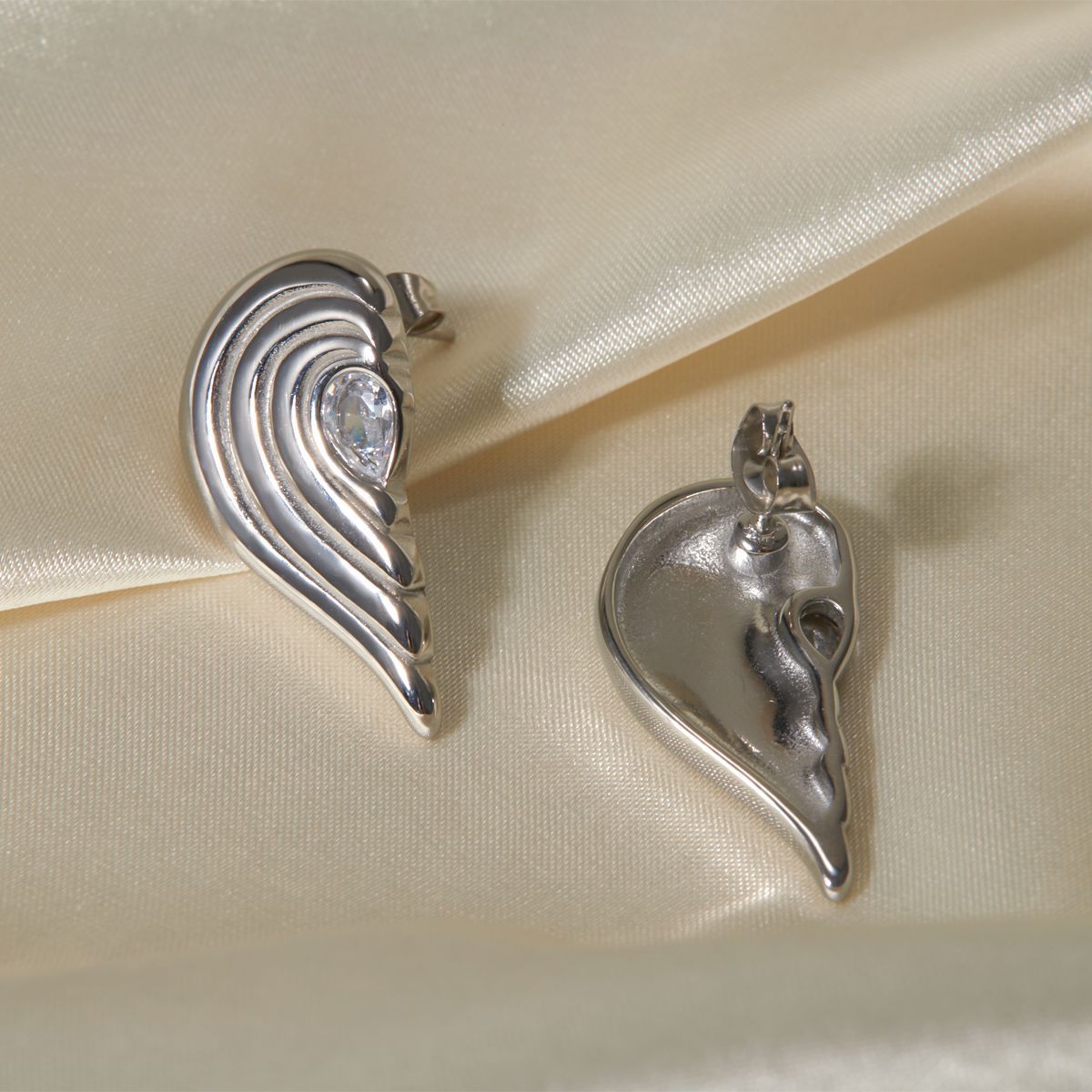 18k Gold Stainless Steel Inlaid Zircon Symmetrical Heart Earrings