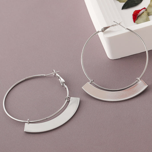 Boucles d'oreilles exagérées de style froid personnalisées pour femmes