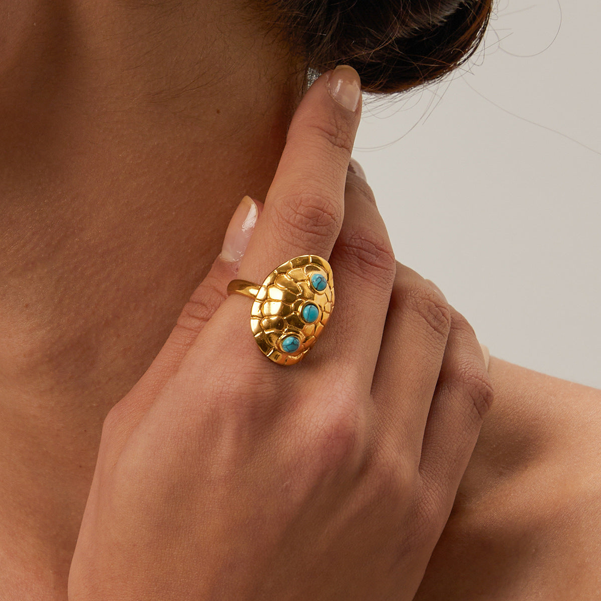 Anillo de apertura de caparazón de tortuga turquesa con incrustaciones de acero inoxidable