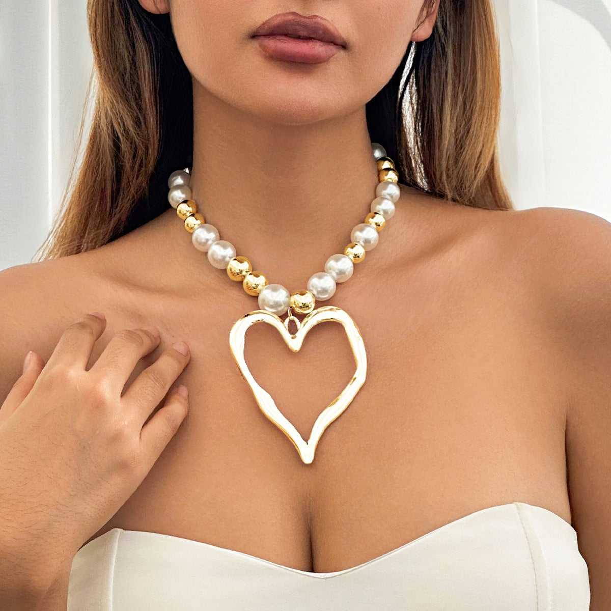 Collier à pendentif cœur irrégulier en lave exagérée