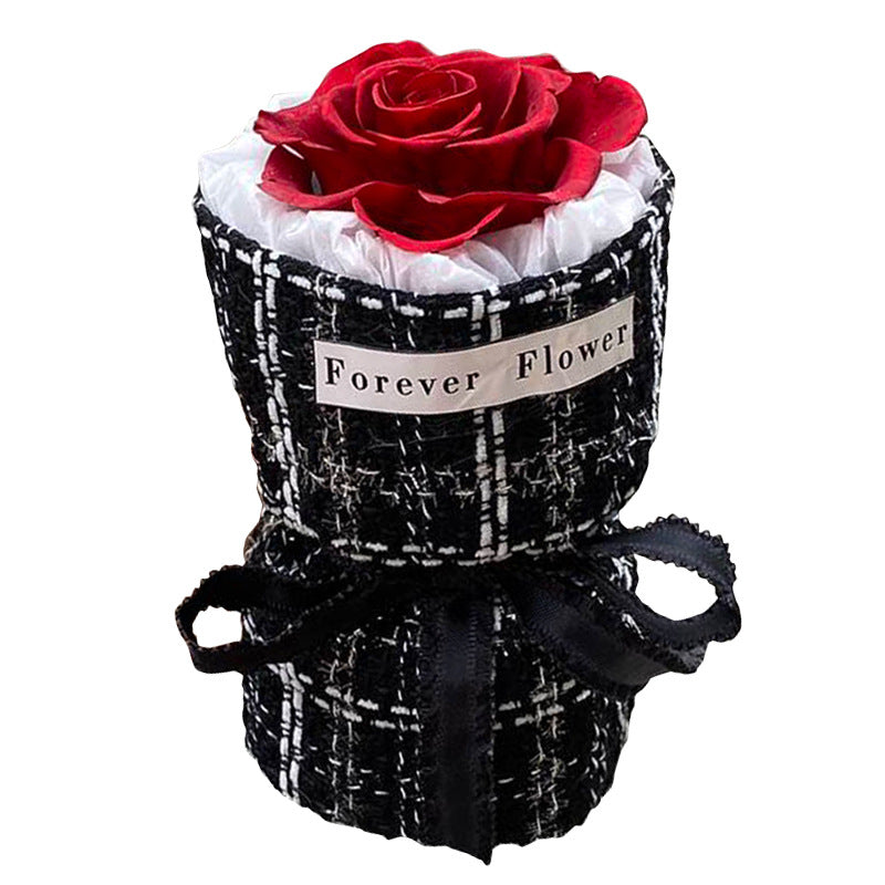 Regalo de San Valentín con rosas en maceta de estilo clásico