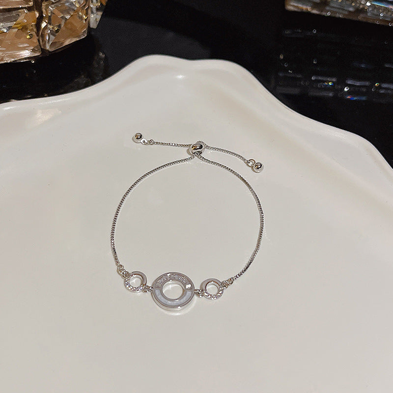 Pulsera versátil de perlas y flores de circón