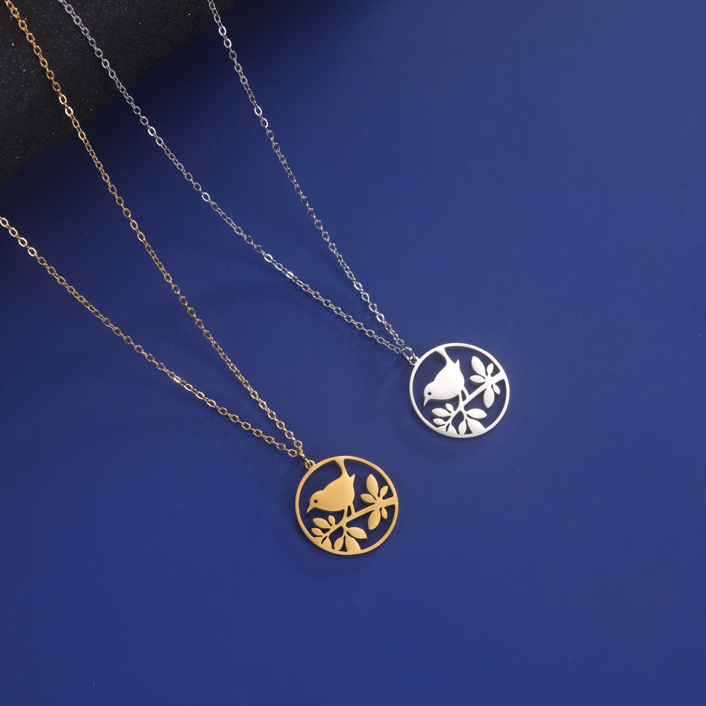 Collier rond creux Simple avec pendentif en forme d'oiseau, en acier inoxydable, branche de marque