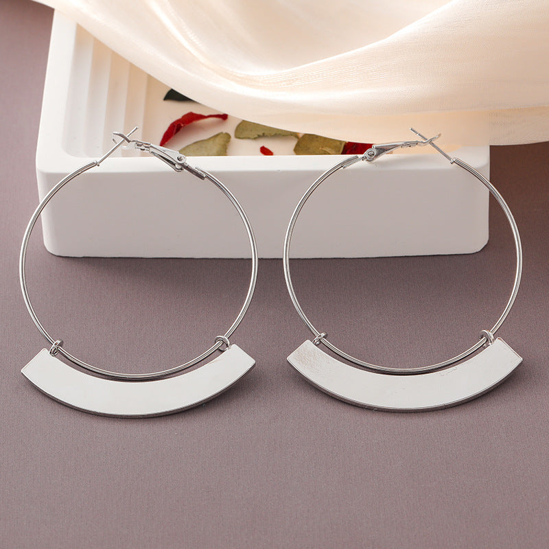 Boucles d'oreilles exagérées de style froid personnalisées pour femmes