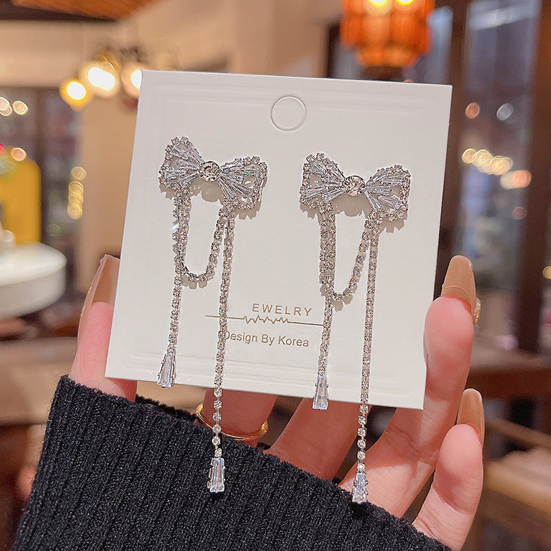 Boucles d'oreilles en zircon à longues franges et aiguille en argent