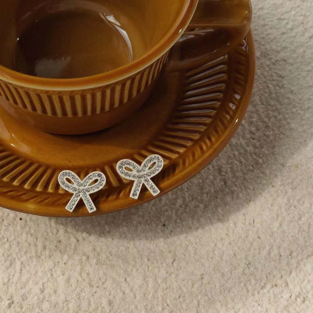 Petites boucles d'oreilles coréennes exquises, style froid