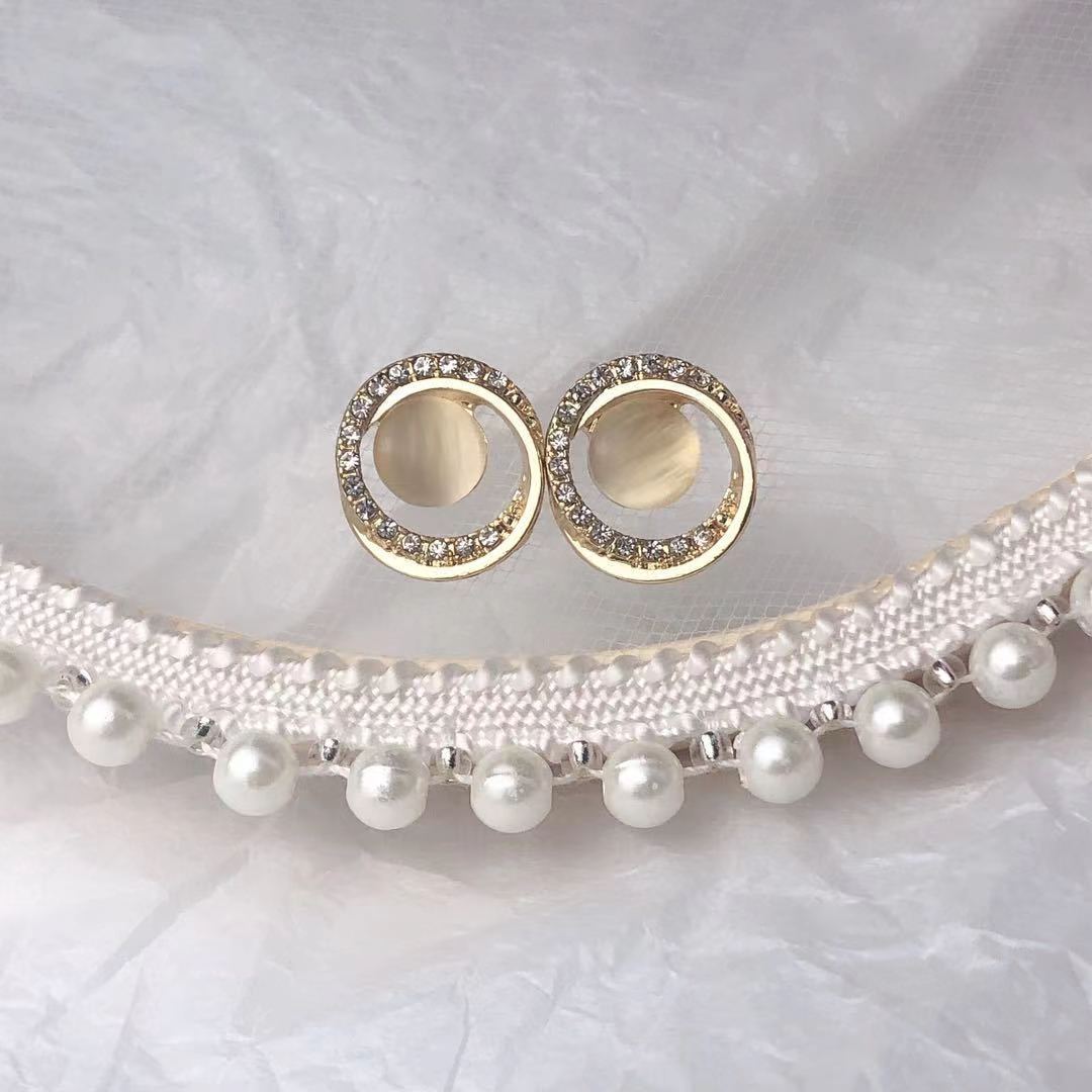 Petites boucles d'oreilles coréennes exquises, style froid