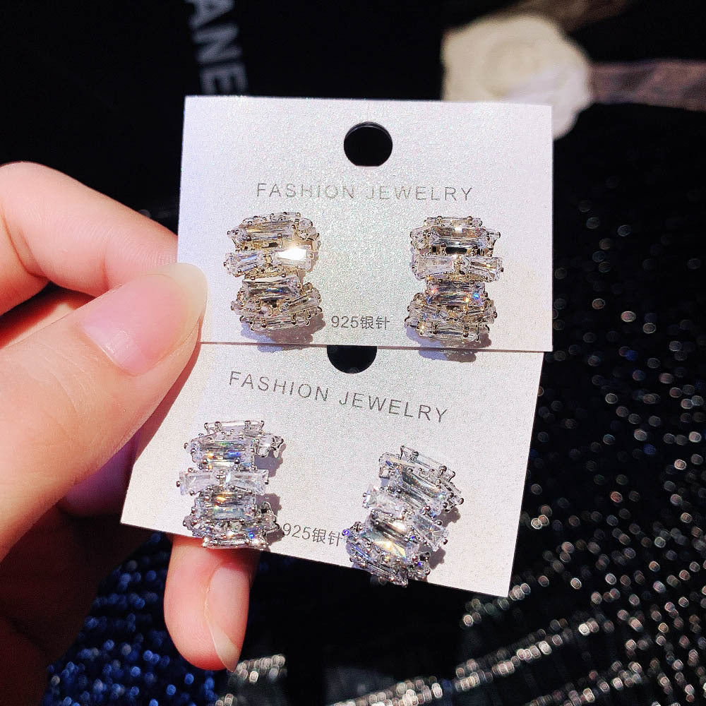 Boucles d'oreilles capricieuses rétro incrustées de zirconium pour femmes