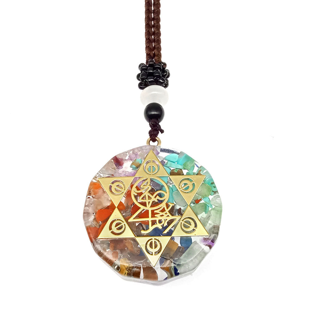 Venta caliente transfronteriza collar de grava colorido colgante de cristal Natural ornamento de forma geométrica multilateral al por mayor