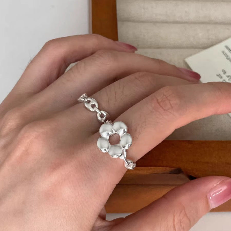 Bague de fleur creuse simple à cinq pétales